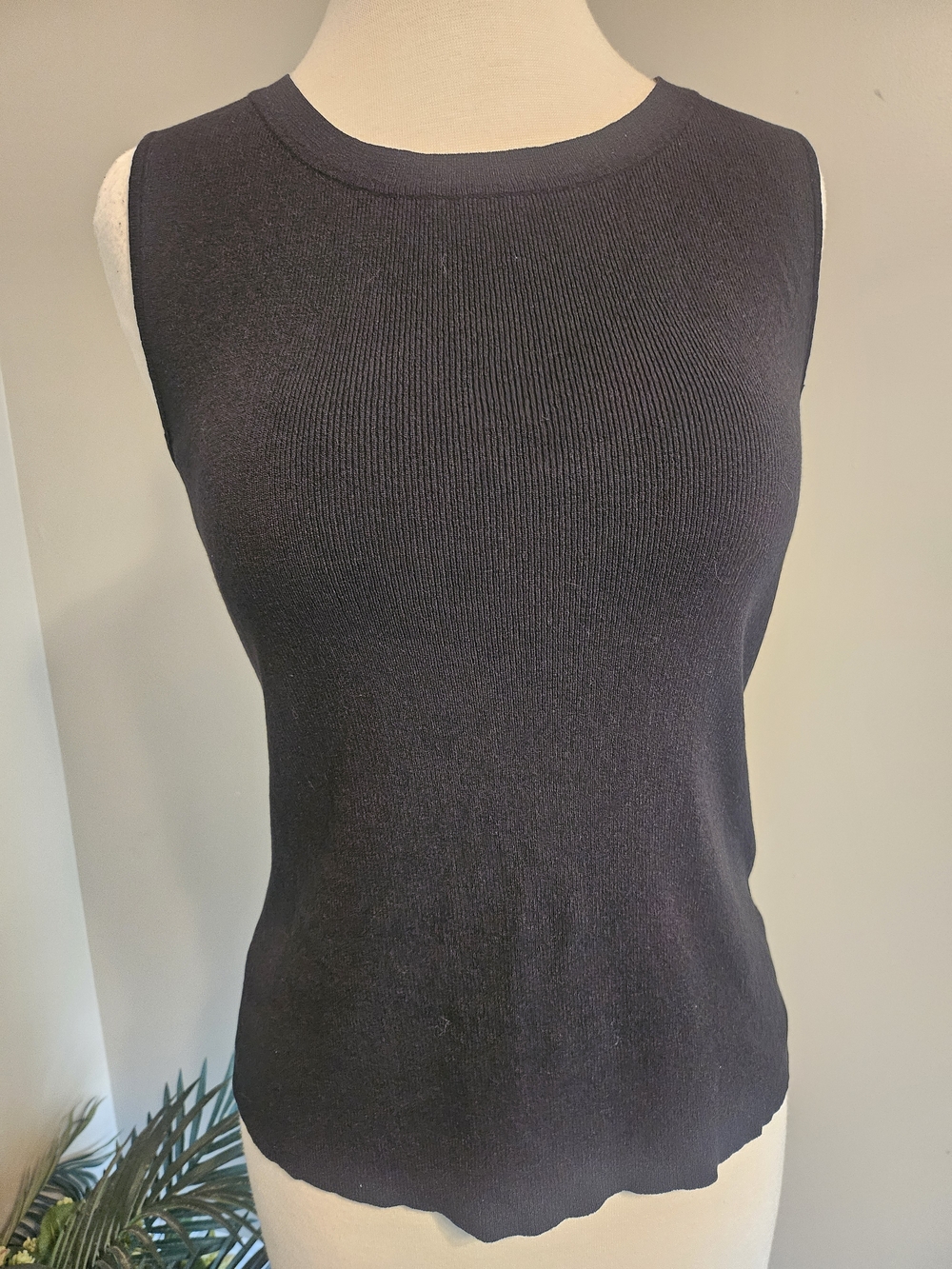LOFT Black Sleeveless Ribbed Shell Top